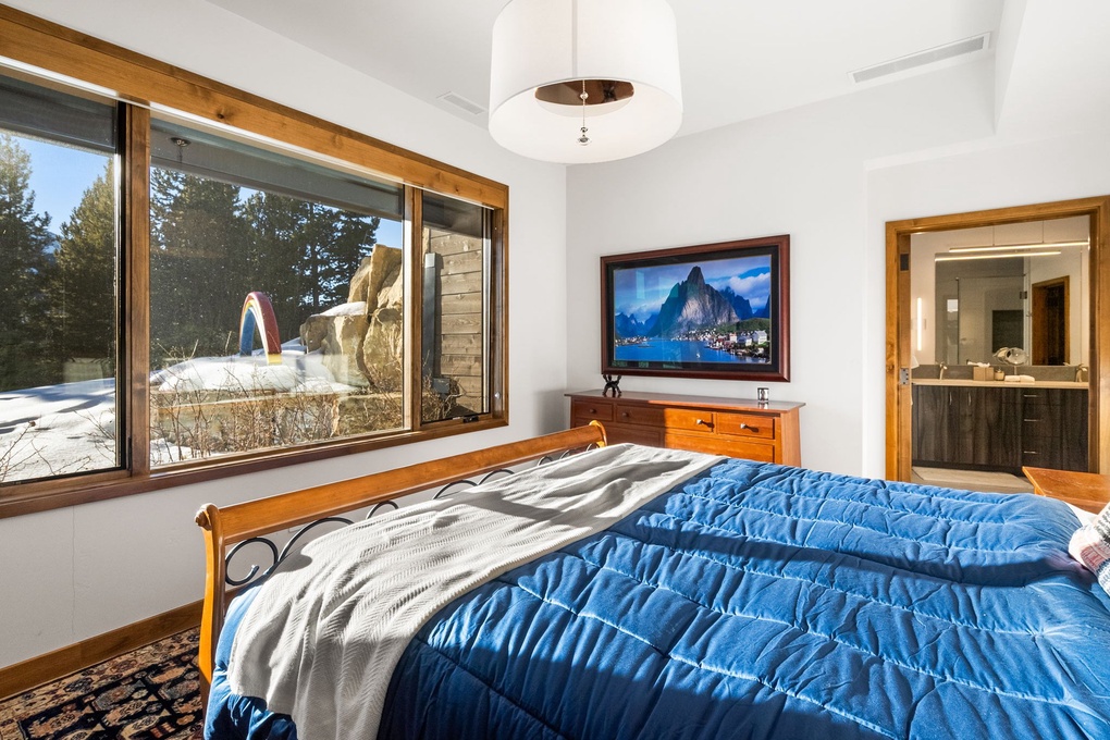 Downstairs Guest Room 1