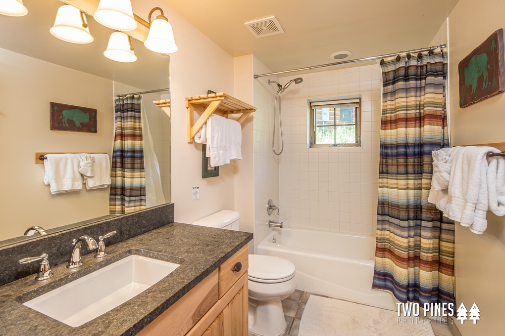 Full Bathroom with tub