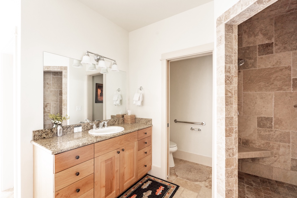Primary En Suite Bathroom