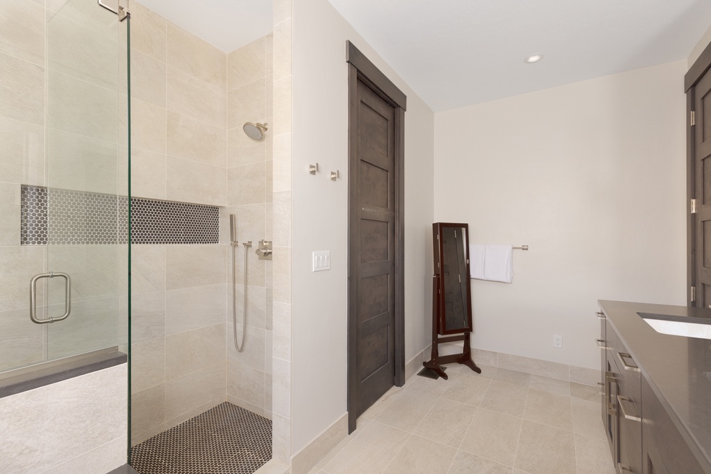 Primary Bedroom En-Suite