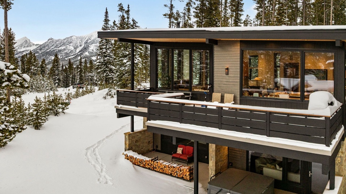 Rear Of Eagle View Nature