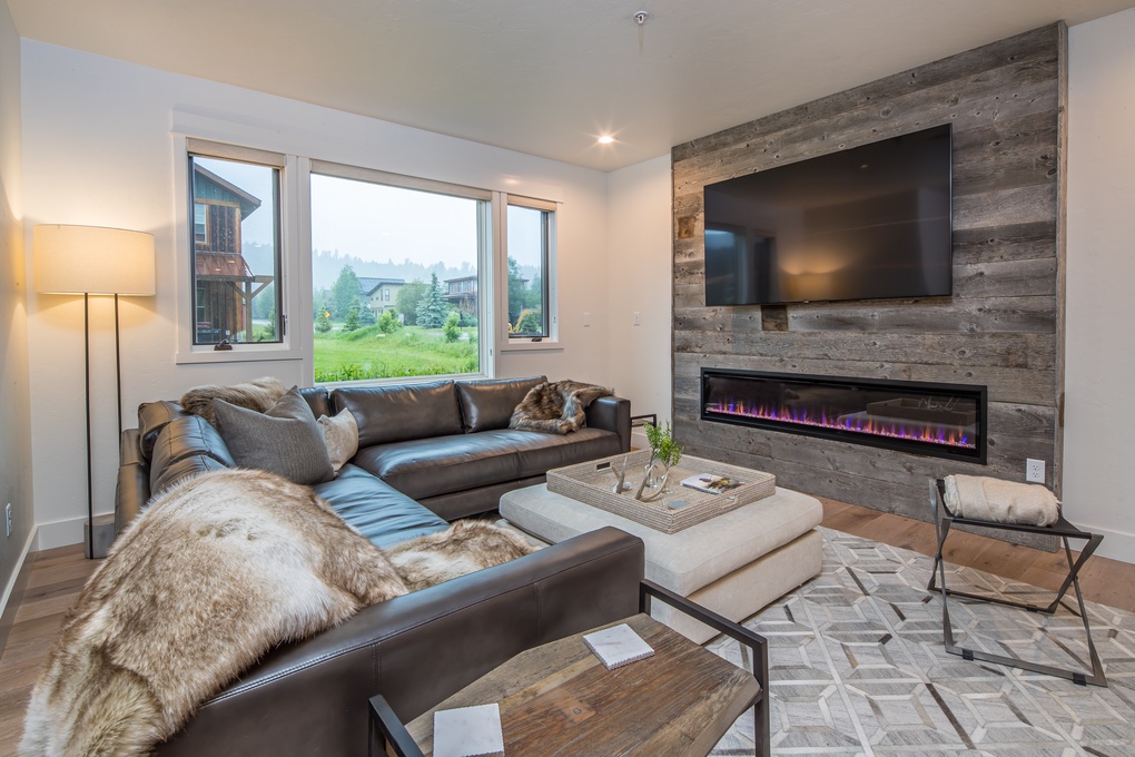 Living Room with DirecTV & Beautiful Gas Fireplace