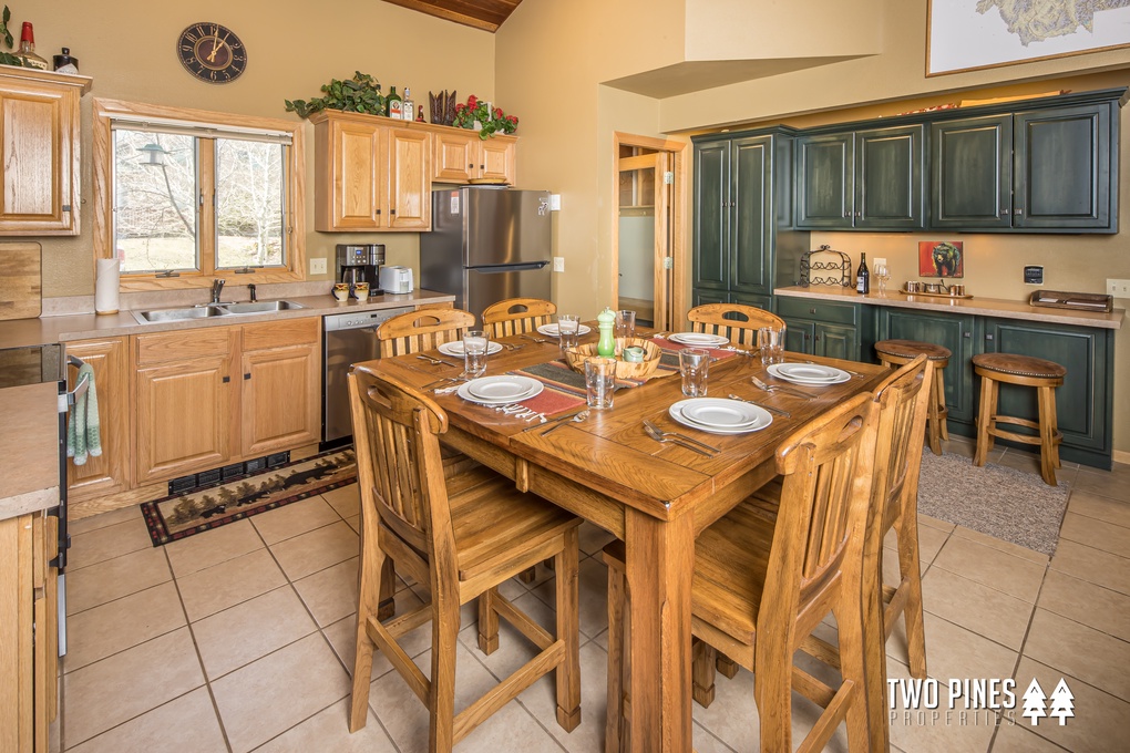 Dining Area and Additional Seating