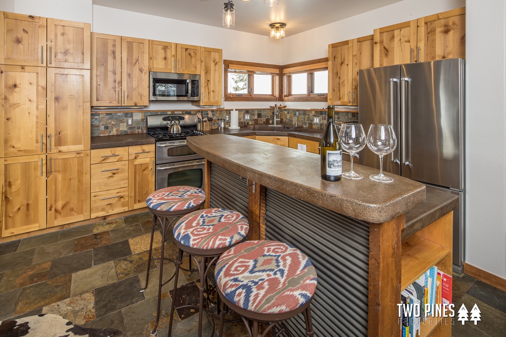 Kitchen Bar Top with 3 Chairs