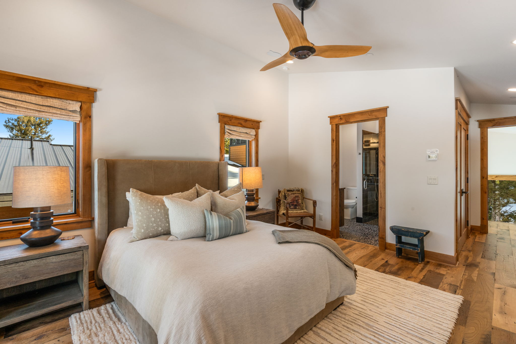 Guest Room 2 (second floor)