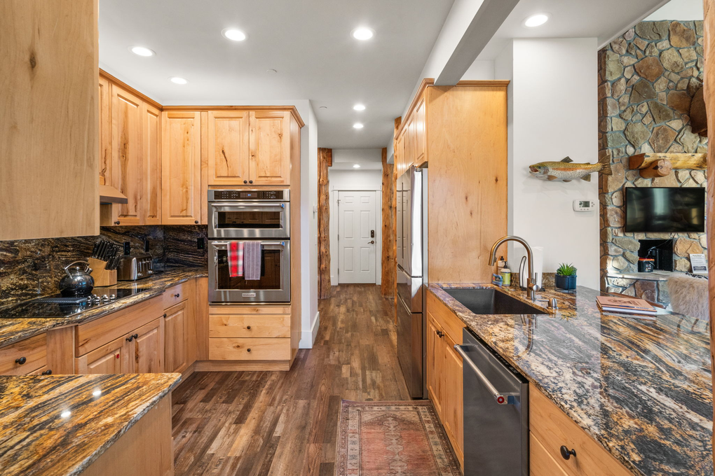 Upgraded and Modern Kitchen
