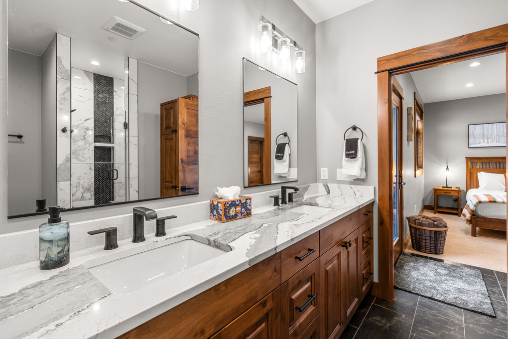 Primary Bedroom En-Suite Full Bath w/ Walk-in Shower (second floor)