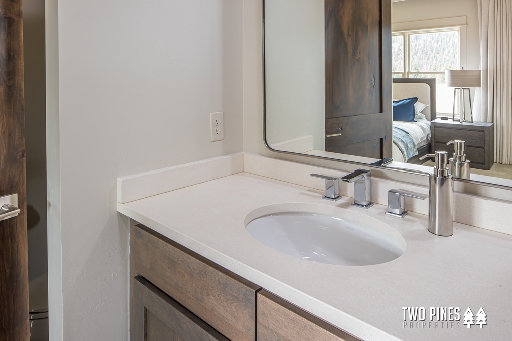 Guest En Suite Bathroom