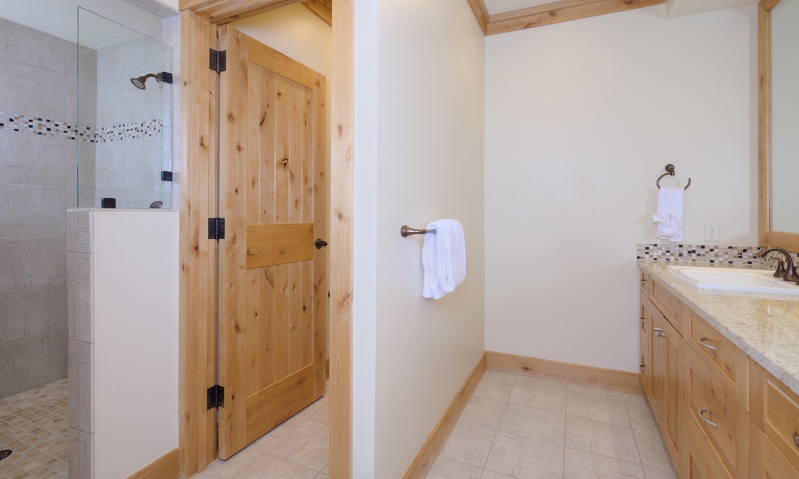 Shared Guest Bathroom