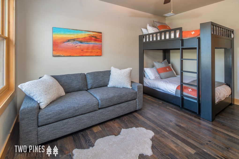 Guest Bunk Room with Sofa Bed