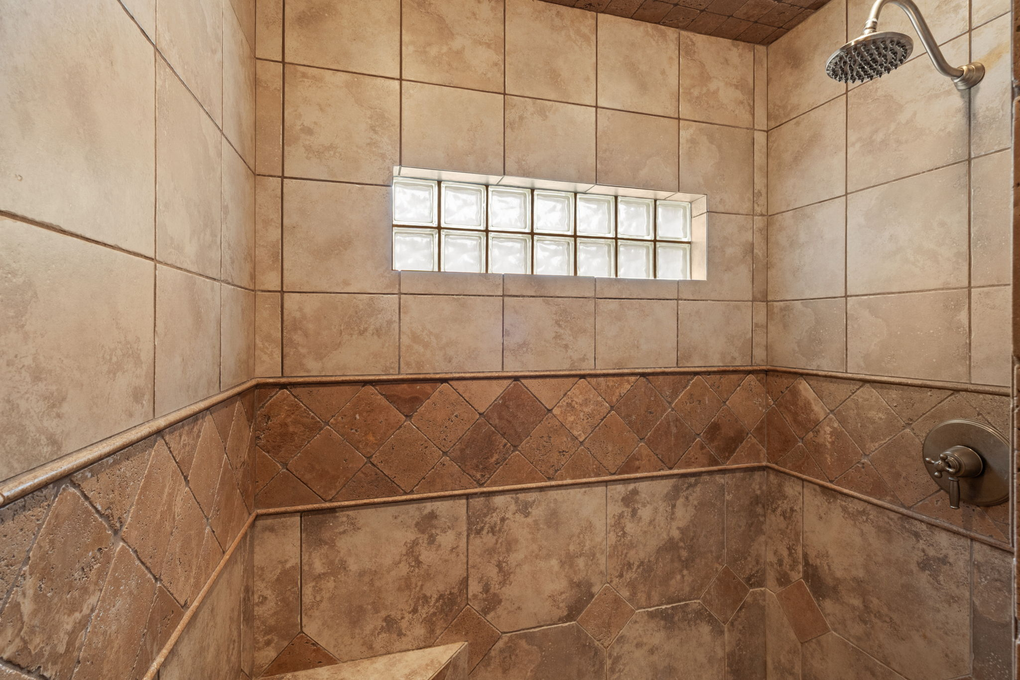 Jr. Primary Suite En-Suite - Main Floor