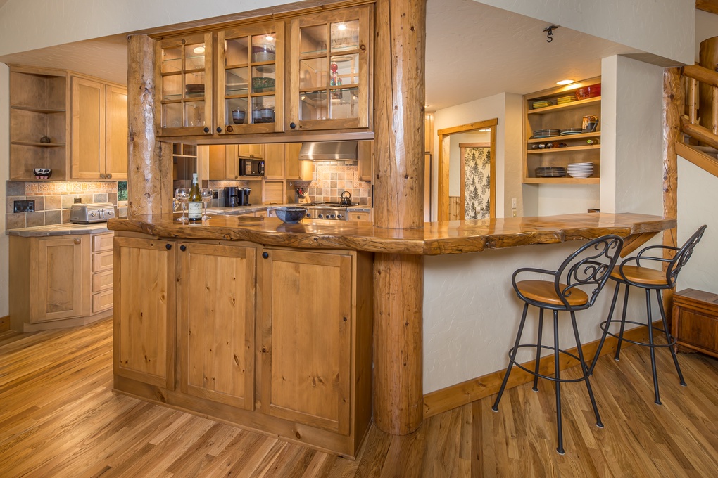 Kitchen/Bar Area with Seating for 2