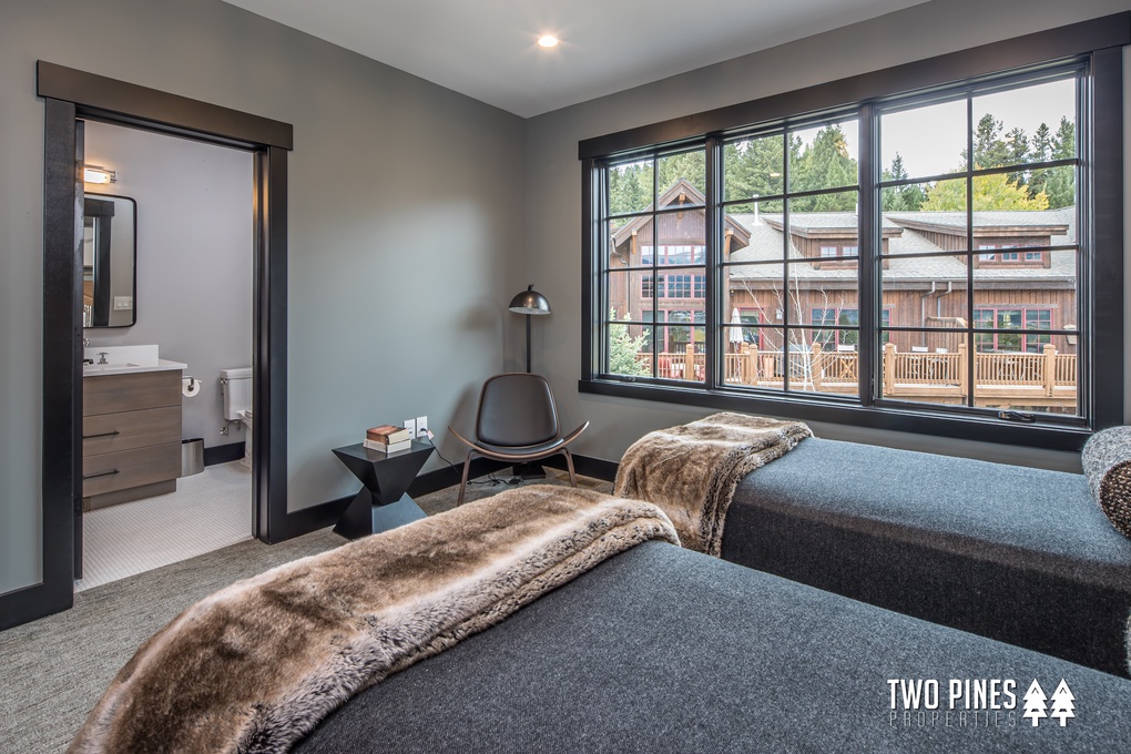 King Bedroom (king can be converted to two twins)