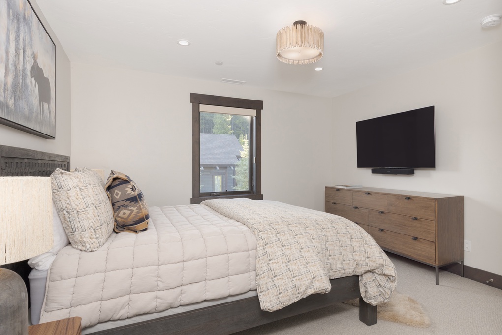Guest Bedroom w/ a King Bed