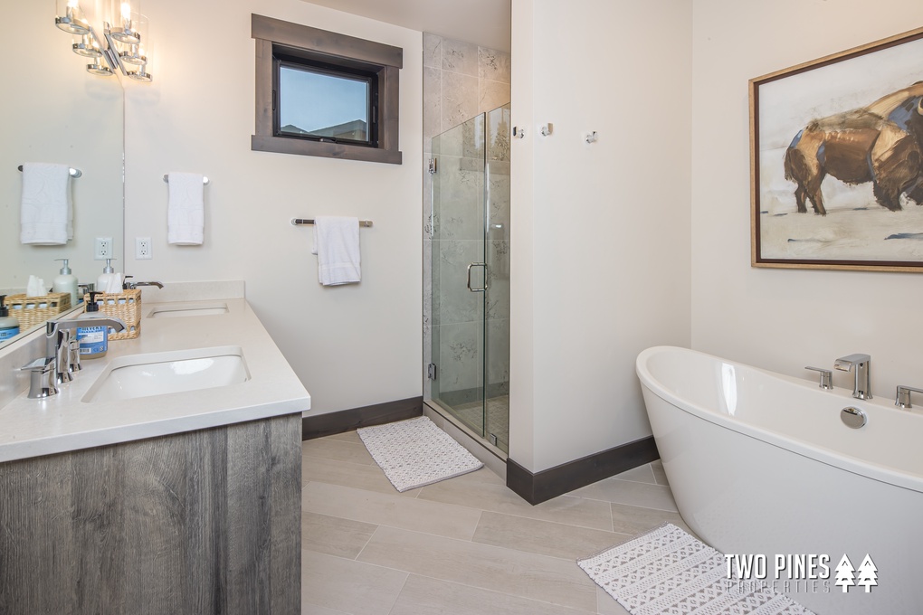 Primary En Suite Bathroom with Dual Vanity, Walk-In Shower and Soaking Tub