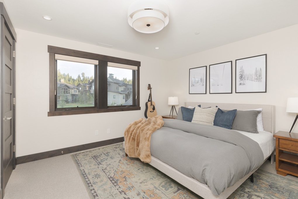 Upstairs Guest Bedroom 1 w. En-Suite
