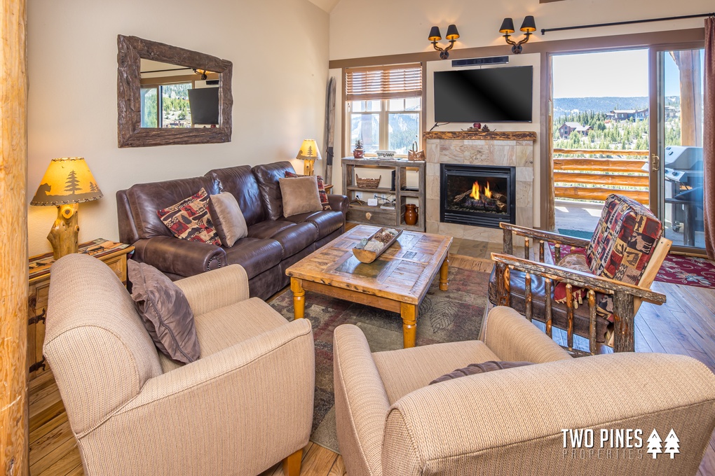 Sunny Montana Saddle Ridge Retreat