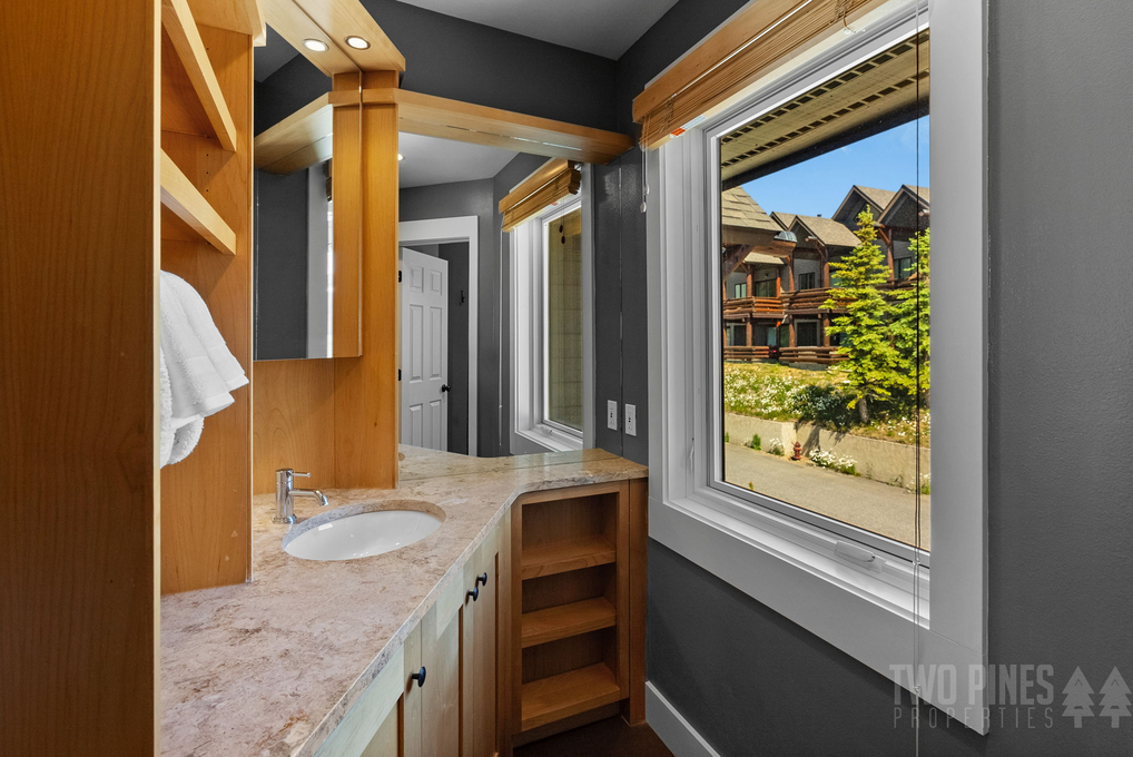 Upper Level Primary Ensuite