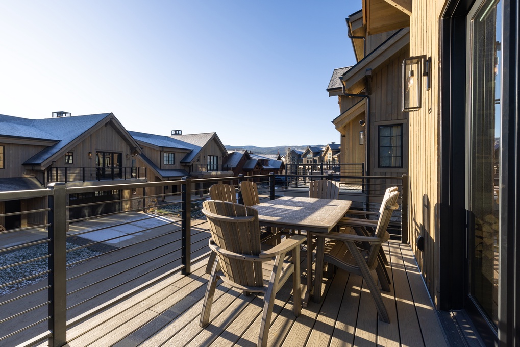 Big Deck with Seating for 6