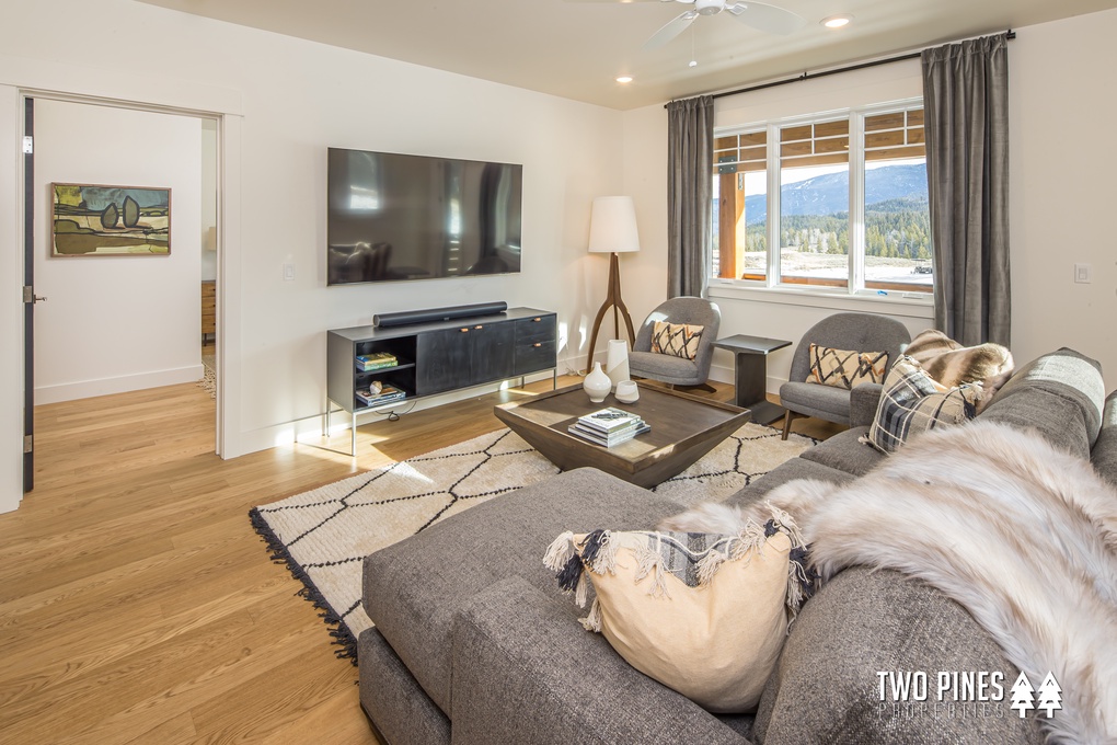 Upper Level Living Area with Smart TV