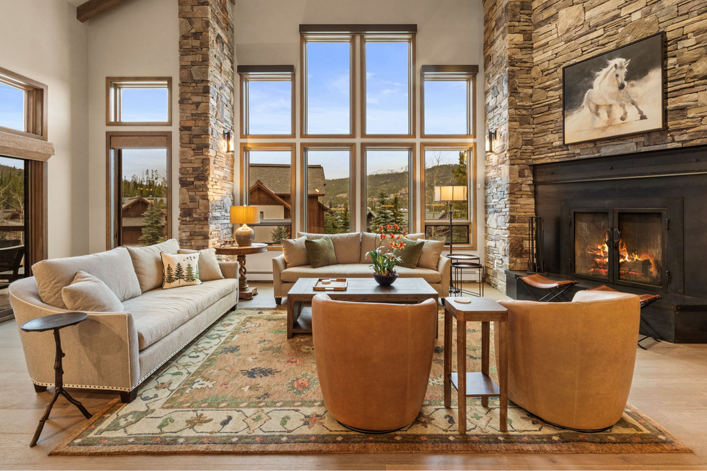 Main Floor Spacious Living Room