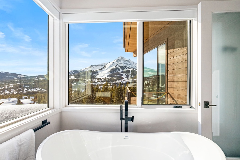 Primary Bedroom En-Suite Soaking Tub