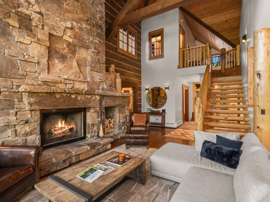 Living Room w. Private Deck and Fireplace