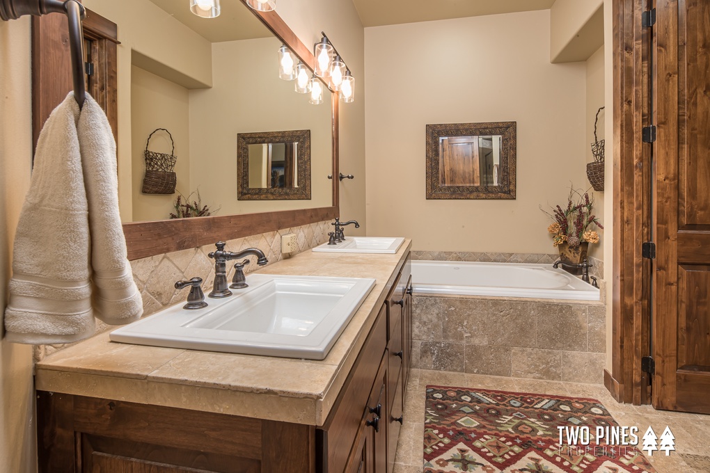 Primary En-Suite Full Bath
