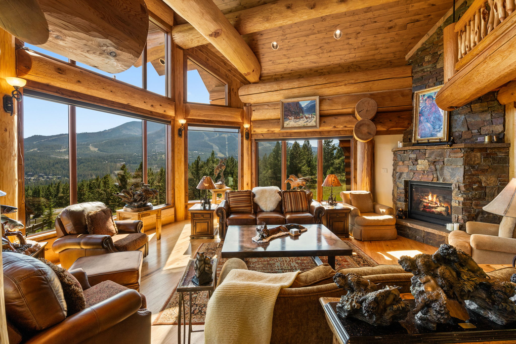 Spacious Living Room