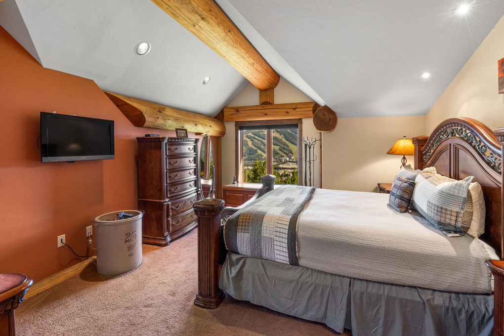 Upstairs Primary Bedroom w. En-Suite