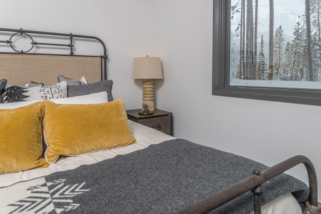 Guest Bedroom with Queen Bed