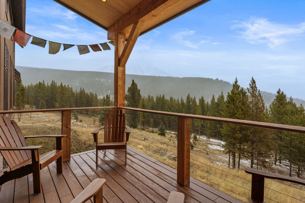 Cozy Den off Main Living Area's Deck