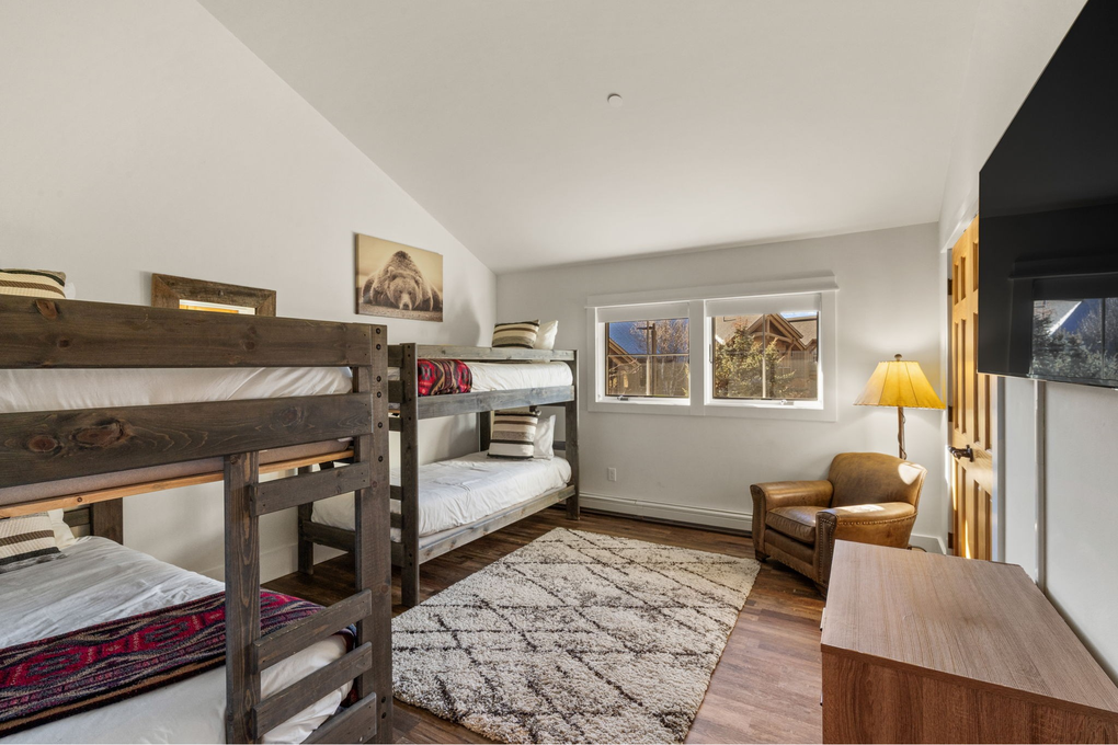 Upstairs Right Bunk Bedroom (twin/twin, twin/twin)