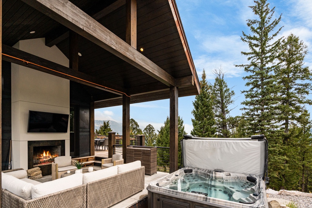 Private Outdoor Entertainment Space