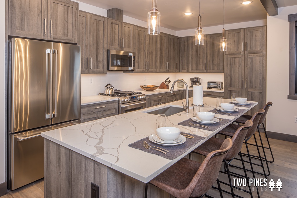 Kitchen - Bar Seating for 4