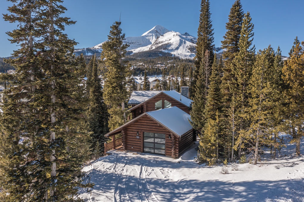 Detached 1 Car Garage with Room for Ski Storage