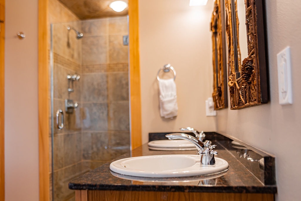 Double Vanity in en Suite