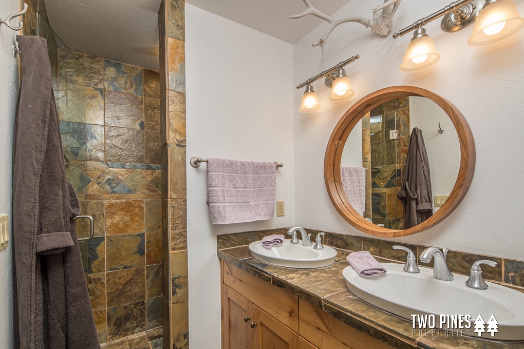 Primary En Suite with Jack and Jill Sink