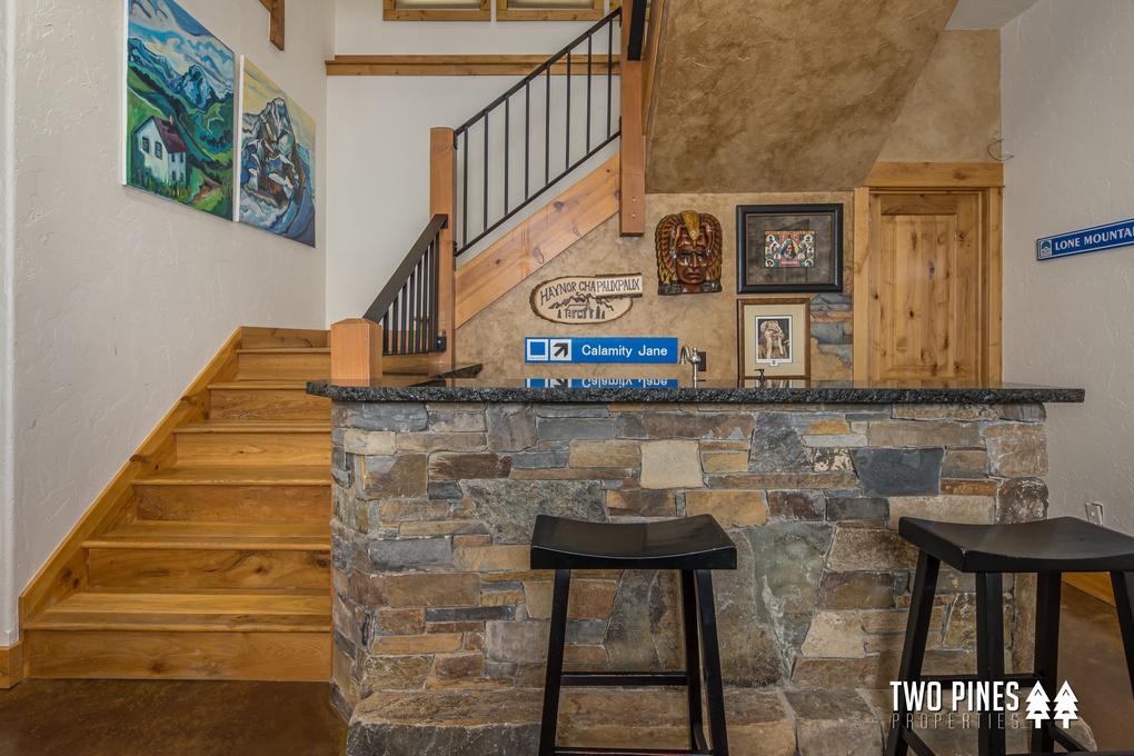 Rec room with gas fireplace