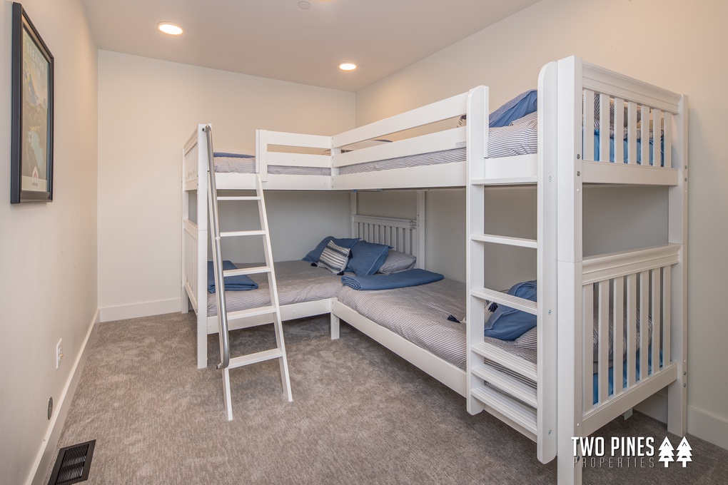 Bunk room with Quad Bunk Bed