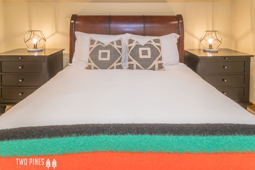 Guest Room Queen Bed