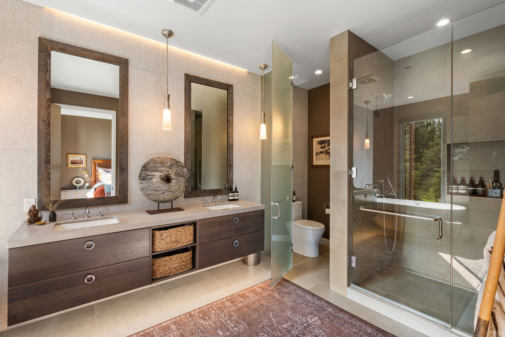 Primary En-Suite, Soaking Tub, Walkin Shower, Heated Floors