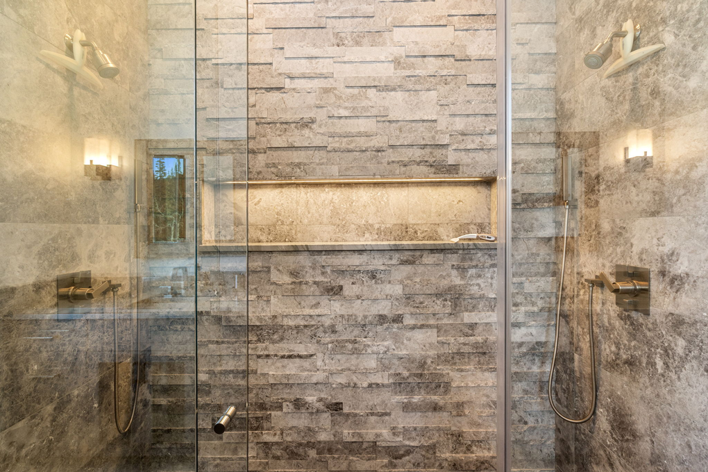 Primary Bedroom Full Bath En-Suite (main floor)