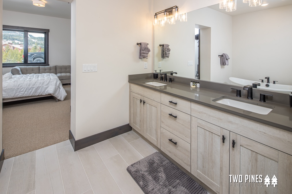 Dual Vanity