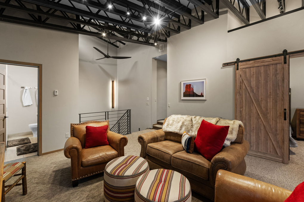 Cozy Den (second floor)