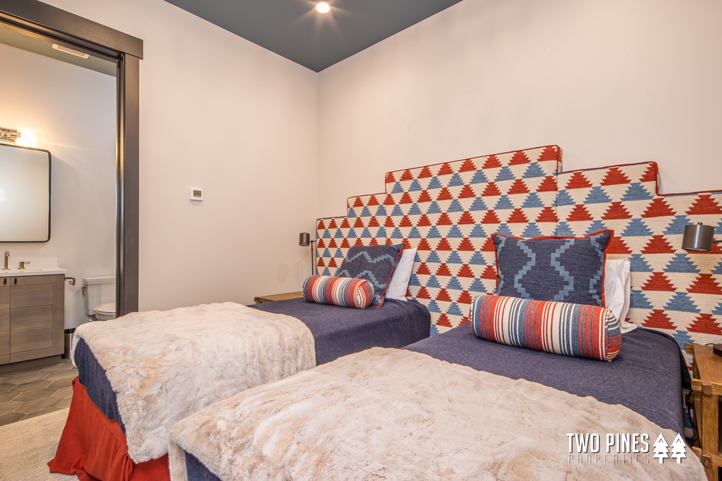 King Bedroom (king can be converted to two twins)