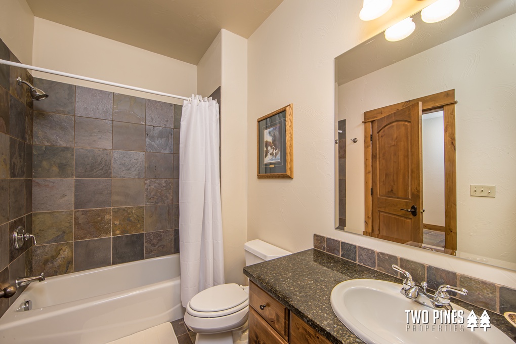 Full Bathroom with Shower/Tub Combo