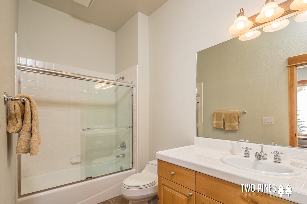 Bunk Room En-Suite Bathroom