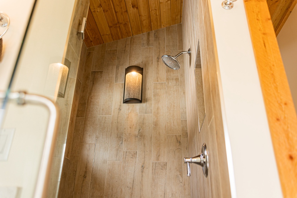 Walk-in Shower in Primary en Suite