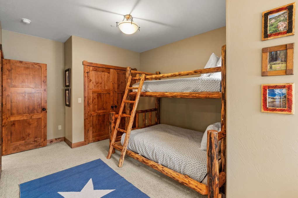 Bunkroom 1, Twin/Full - Second Floor